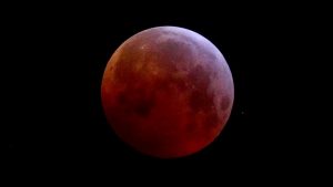El último eclipse total de luna hasta 2022, ha sido contemplado en Europa y África