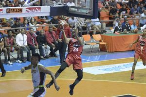 Plaza y Sameji ganan en el baloncesto superior de Santiago