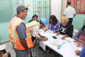 Gobierno dominicano inicia pago de bono navideño a trabajadores portuarios