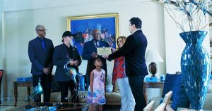 Johnny Ventura recibe placa como Embajador Instituto Latino de la Música