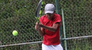 Tenista juvenil Enmanuel Muñoz inicia gira por Sudamérica