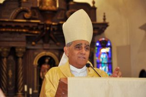 SANTIAGO: Arzobispo pide renuncia funcionarios no defiendan al pueblo