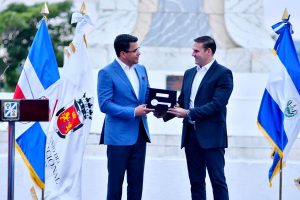 EL SALVALDOR: Alcalde David Collado recibe las llaves de San Salvador