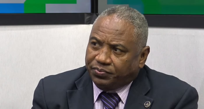 Dirigente CMD dice no se puede forzar a los médicos a pagar impuestos imagen