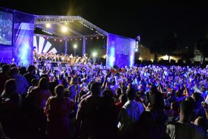 Miles disfrutan concierto “Mi Patria” con Danny Rivera