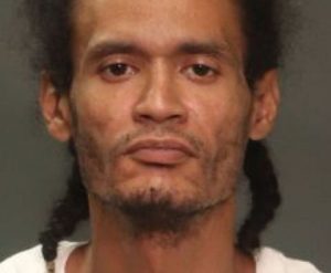 Hombre apuñala pasajero le negó dinero en estación del tren D