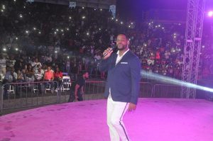 Miles asisten al parque de luces “Vive la Navidad”