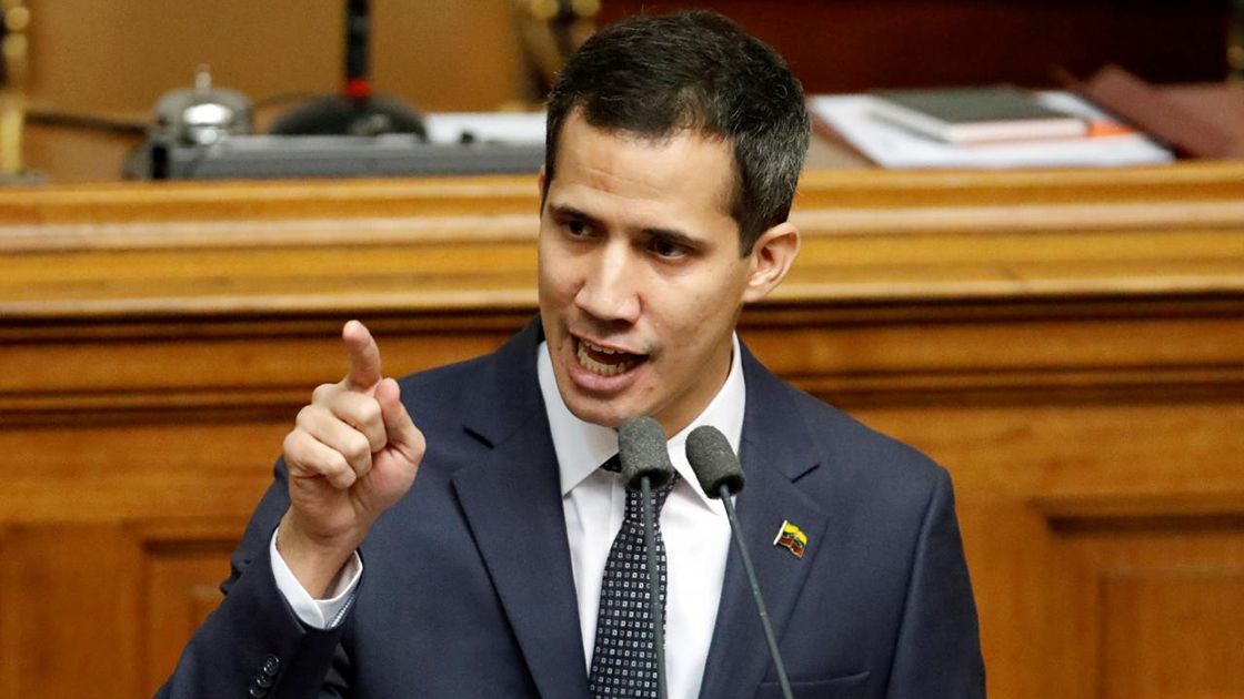 Guaidó dice policías fueron a su casa; responsabiliza Maduro seguridad familia imagen