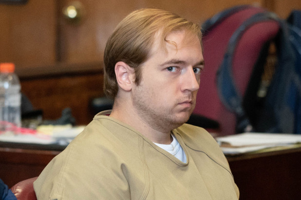 Exsoldado admite cargo de terrorismo por asesinato de hombre negro imagen