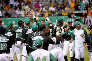 Estrellas aplastan Toros en el inicio final beisbol profesional de la RD