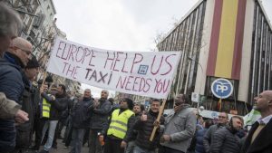 ESPAÑA: Los taxistas mantienen su huelga indefinida en Madrid