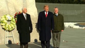 EEUU: Trump visita por sorpresa el monumento a Martin Luther King Jr.