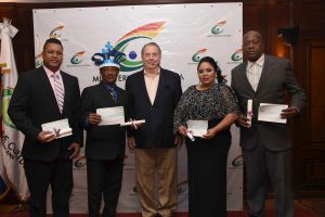 Cultura entrega premios a carnavaleros de la República Dominicana