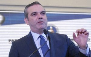 Abinader acusa Gobierno de despilfarro y «deficiencias» en el sector eléctrico