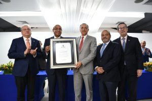 SANTIAGO: Reconocen ministro Peralta como “Propulsor Empresas de ZF”