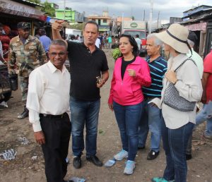 Pro Consumidor exige ayuntamientos intervengan «suciedad» en mercados SD