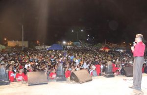 LA VEGA: Carlos Peña se reúne con miembros de su proyecto