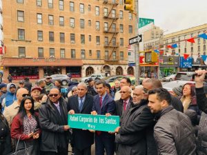 Honran presentador Corporán de los Santos con el nombre de calle en NY Honran presentador Corporán de los Santos con el nombre de calle en NY