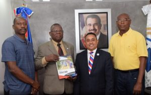 Director del INVI recibe funcionarios haitianos del sector vivienda