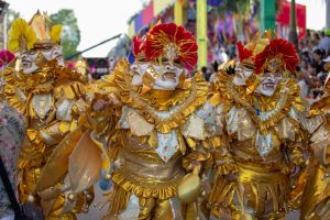PUNTA CANA: Cientos disfrutan del desfile de carnaval
