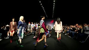 Moda y tecnología móvil a la vanguardia en los Fashion Weeks Moda y tecnología móvil a la vanguardia en los Fashion Weeks