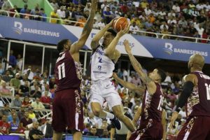 R Dominicana vence Venezuela y mantiene aspiraciones al Mundial FIBA