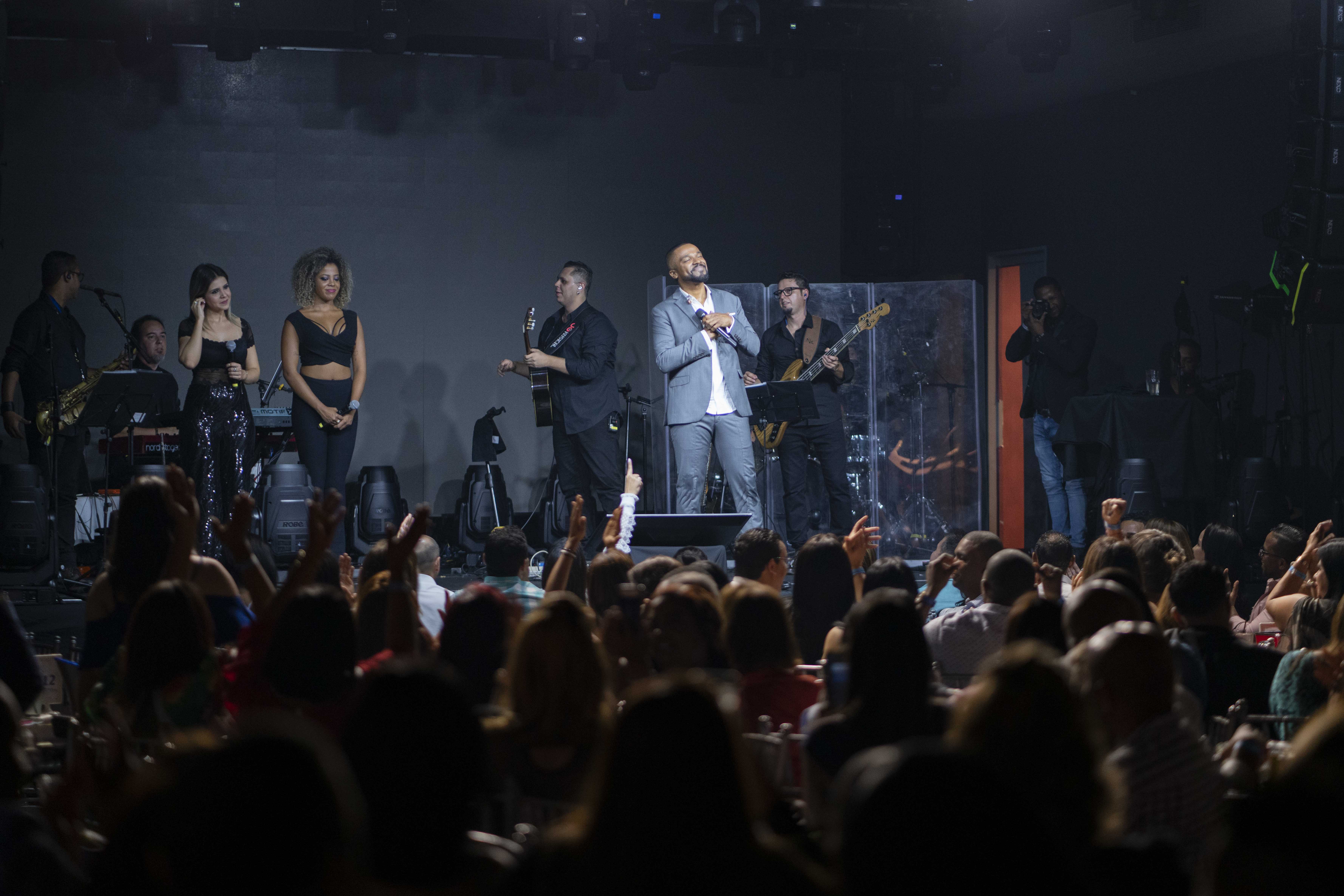 Alexandre Pires encanta público dominicano con “Mi Corazón Latino” imagen