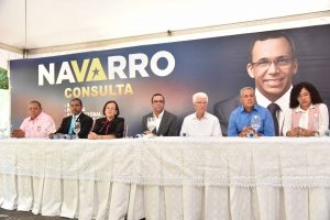 Navarro afirma función del político es ser auténtico intérprete de la sociedad