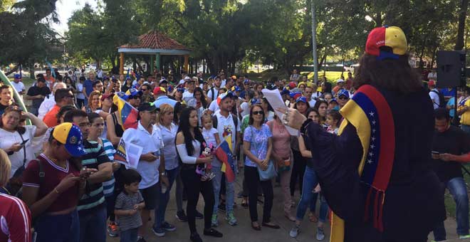 Venezolanos que residen en la República Dominicana exigen salida de Maduro imagen