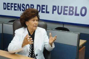 Defensora del Pueblo pide a la Procuradora ordene acatar sentencias