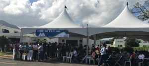 PUERTO PLATA: Cientos de personas acuden a feria de empleos