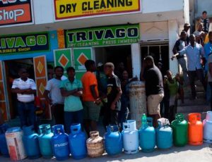 Actividades se reanudan parcialmente; escuelas se mantienen cerradas