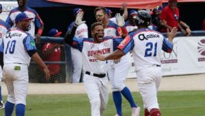 R.Dominicana gana a Panamá y queda líder en la Serie del Caribe