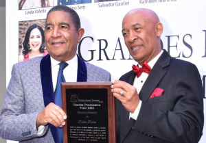 Carlos T. Martínez presenta obra Grandes Dominicanos