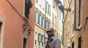 Diseñador Noel Newman participa en Festival de Moda en Italia