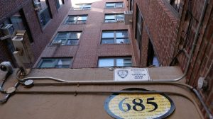 Muere niña autista de cuatro años cayó de cuarto piso