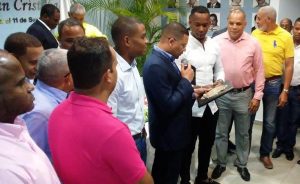 Cámara Comercio de SC reconoce al pelotero Miguel Andújar