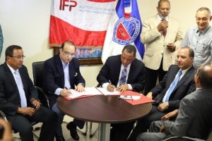 PRSC culpa a empresarios de la no firma del Pacto Eléctrico