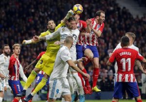 Real Madrid se lleva un derbi marcado por la polémica