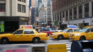 Uber demanda a Nueva York por limitar concesión de licencias VTC frente a los taxis Uber demanda a Nueva York por limitar concesión de licencias VTC frente a los taxis