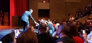 El Torito deleita dominicanos en el Lehman Center de NY