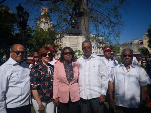 CUBA: Embajador RD deposita ofrenda floral ante el busto de Duarte