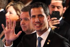 Venezuela se mantiene en tensa calma a la espera de la llegada de Juan Guaidó