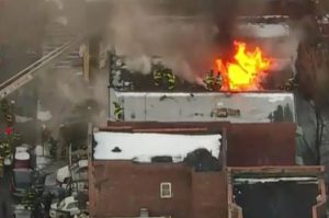 Incendio deja 19 personas heridas en El Bronx Incendio deja 19 personas heridas en El Bronx