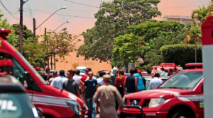 BRASIL: Adolescentes matan ocho personas en una escuela y luego se suicidan BRASIL: Adolescentes matan ocho personas en una escuela y luego se suicidan