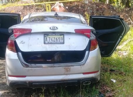 PolicÃ­a cree trÃ­o hallado dentro de carro fue asesinado por un conflicto de drogas