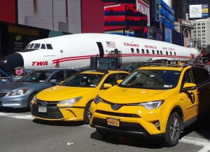 Avión de pasajeros “aterrizó” en Times Square en ruta al aeropuerto JFK