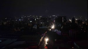 Venezuela se vuelve a quedar sin luz; Maduro lo atribuye a «un nuevo ataque» Venezuela se vuelve a quedar sin luz; Maduro lo atribuye a «un nuevo ataque»