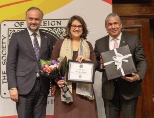 Sociedad de cónsules extranjeros reconoce abogada dominicana