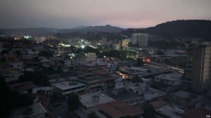 Venezuela sigue a oscuras; suspenden de nuevo las principales actividades Venezuela sigue a oscuras; suspenden de nuevo las principales actividades